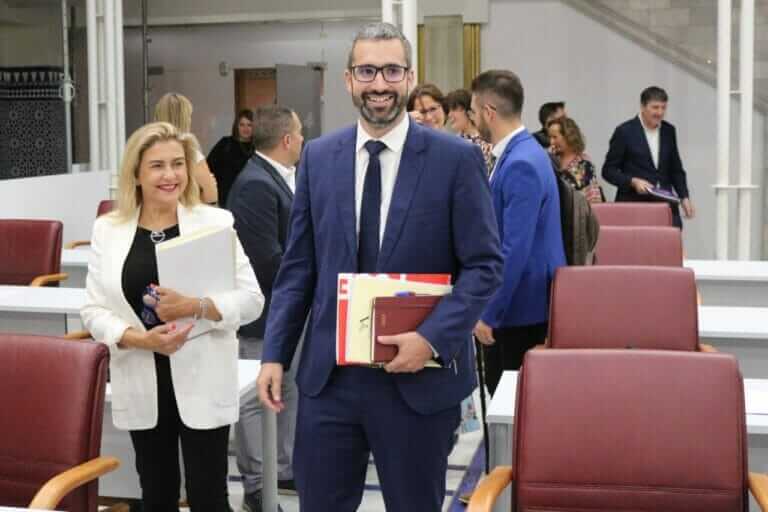 Francisco Lucas: “Frente a populismos, medidas reales como la bonificación del billete del transporte público”