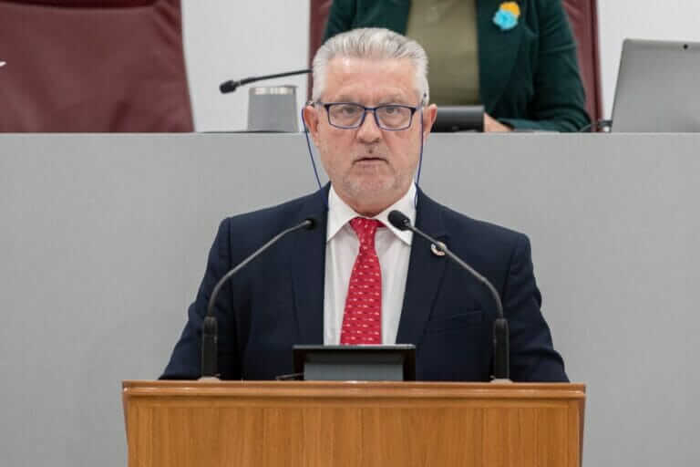 Las malas condiciones laborales que ofrece López Miras expulsaron de la Región a más de 200 médicos entre 2020 y 2021