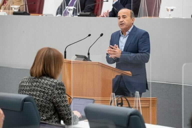 El PSOE consigue sacar adelante la ampliación de los descuentos al precio del transporte público en la Región