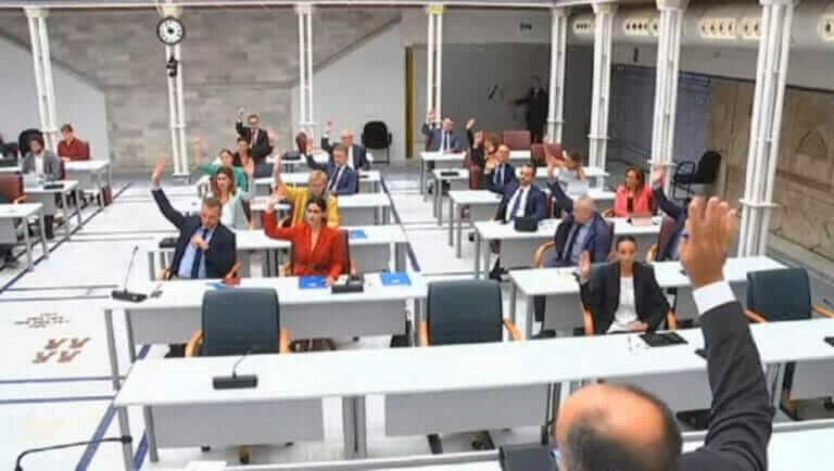 La ultraderecha y la 'derechita cobarde' dan la espalda a las mujeres víctimas de violencias machistas en la Región de Murcia