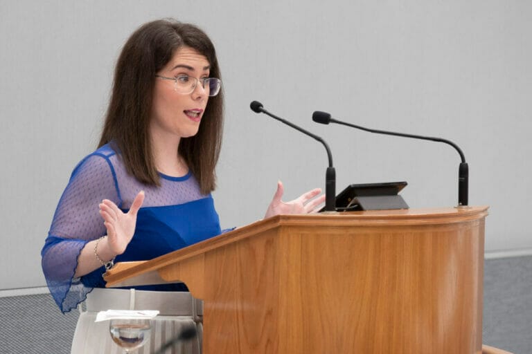 Toñi Abenza: “El Gobierno de López Miras abandona a 3.500 personas en riesgo de exclusión social”