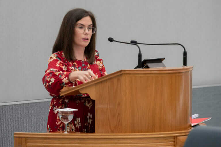 Toñi Abenza: “Las políticas de López Miras empobrecen a la Región de Murcia"