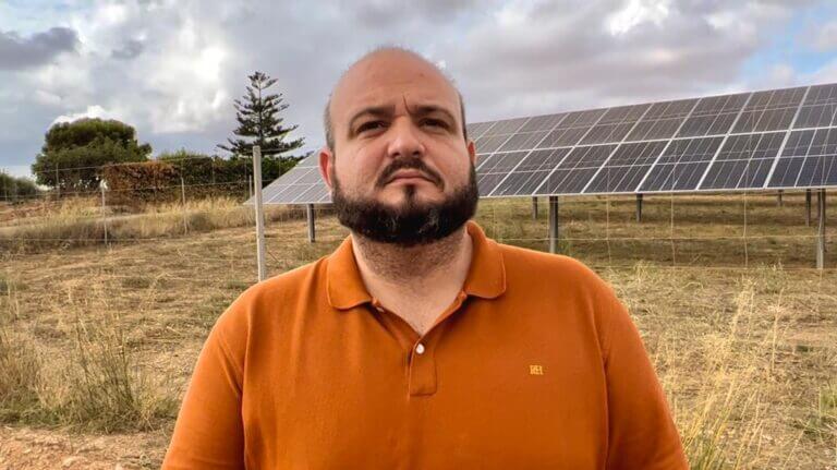 Manuel Torres: “La incompetencia del PP está convirtiendo la necesaria transición hacia las energías renovables en una pesadilla para los vecinos y vecinas”