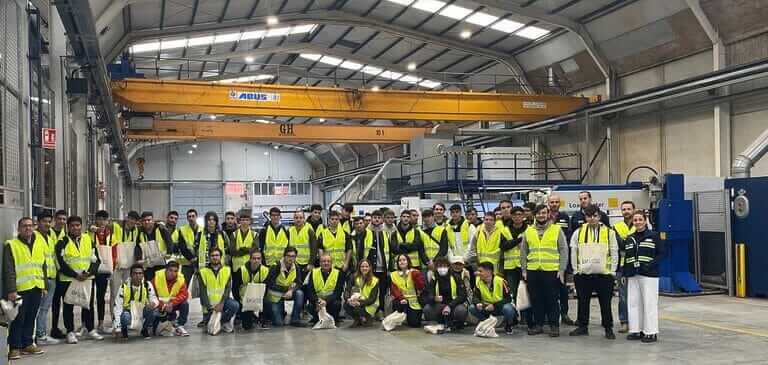 La Oficina Municipal de Empresas de Molina de Segura organiza una visita de alumnado del IES Francisco de Goya para conocer el autoempleo y emprendimiento local