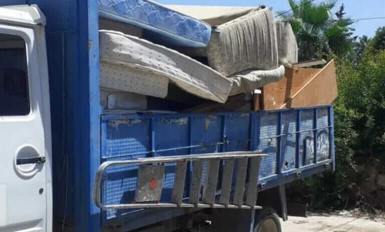 El Ayuntamiento habilita un servicio extraordinario para reforzar la recogida de muebles, enseres y vertidos en las pedanías