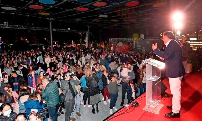 El alcalde de Murcia, José Antonio Serrano, inaugura la ‘Navidad Circular’