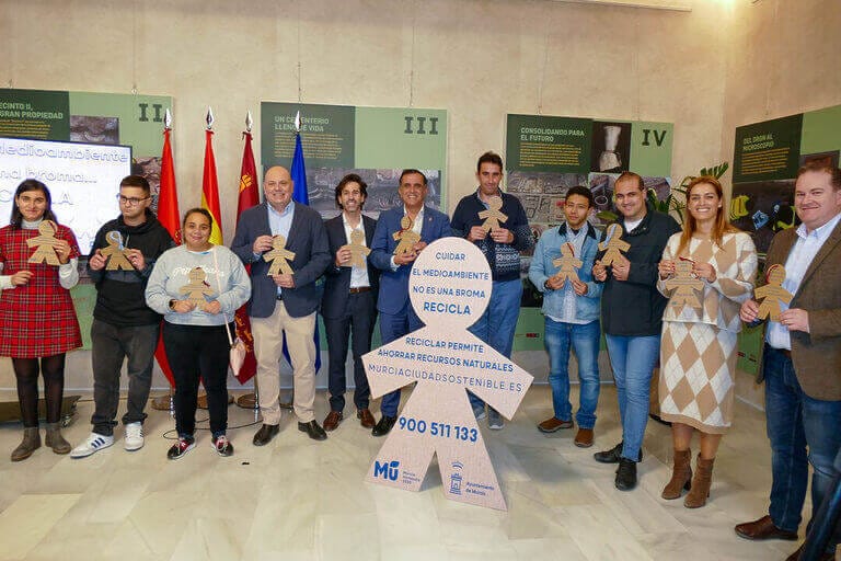 20 ‘agentes medioambientales’ de Fundown informarán a los comerciantes de cómo reciclar correctamente el papel y cartón de sus establecimientos