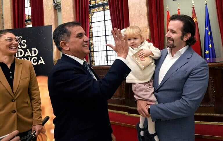 Murcia proyecta la ilusión de la Navidad con medio millar de actividades repartidas en distintos puntos de la ciudad y pedanías