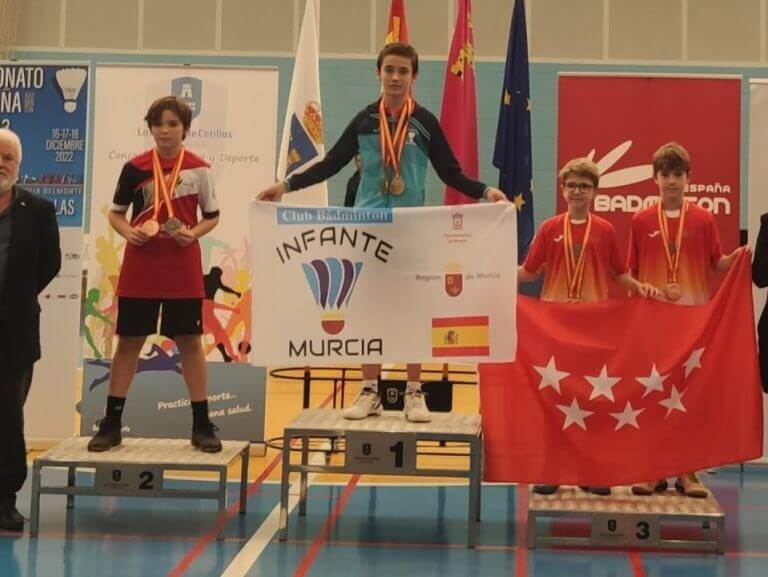 El joven molinense Raúl Hernández hace historia al proclamarse doble Campeón de España de Bádminton en la categoría sub 13