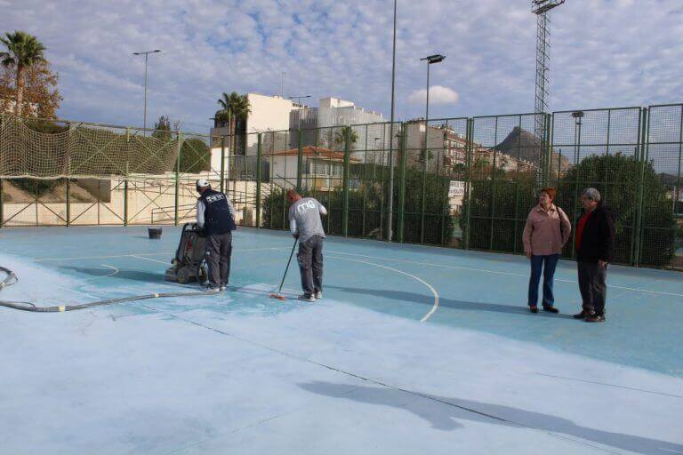 Comienzan las obras de remodelación integral de las dos pistas multideporte del Polideportivo La Hoya en Jumilla