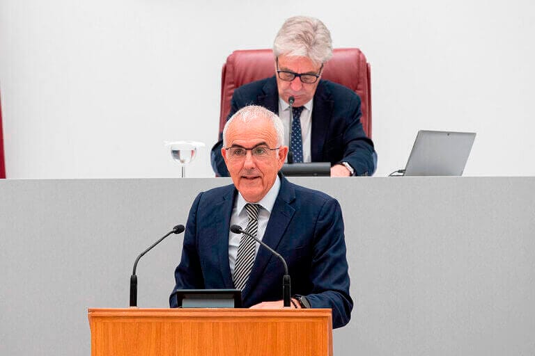 Alfonso Martínez: “El PP y sus socios tránsfugas perjudican a miles de ciudadanos y ciudadanas al votar en contra de la ley para incentivar el uso de energías renovables y la movilidad eléctrica”