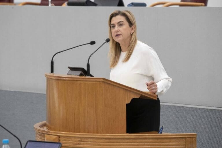 Carmina Fernández: “El PP de López Miras vota en contra de actuaciones tan necesarias como la ampliación del tranvía de Murcia, contratar más personal sanitario y la ZAL de Cartagena”
