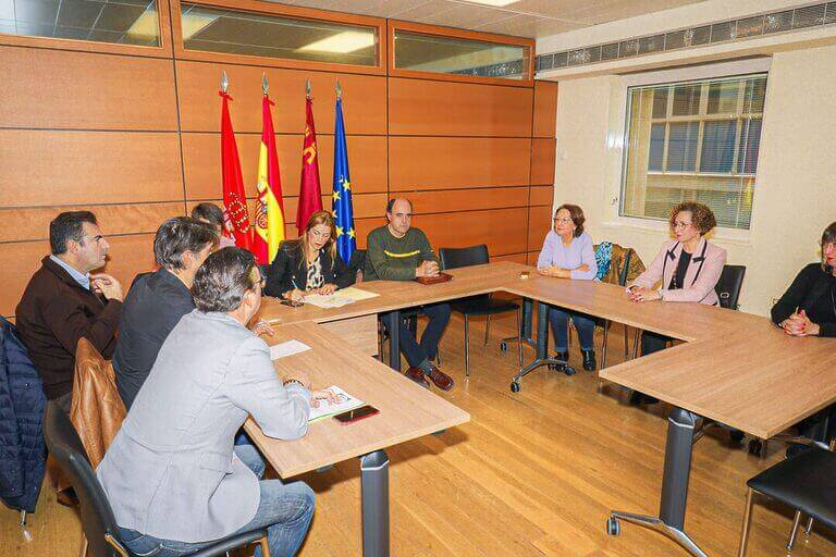 La acera de la avenida de la Constitución, en Murcia, se ampliará en un metro y contará con arbolado de gran porte y bancos gracias a los proyectos de movilidad