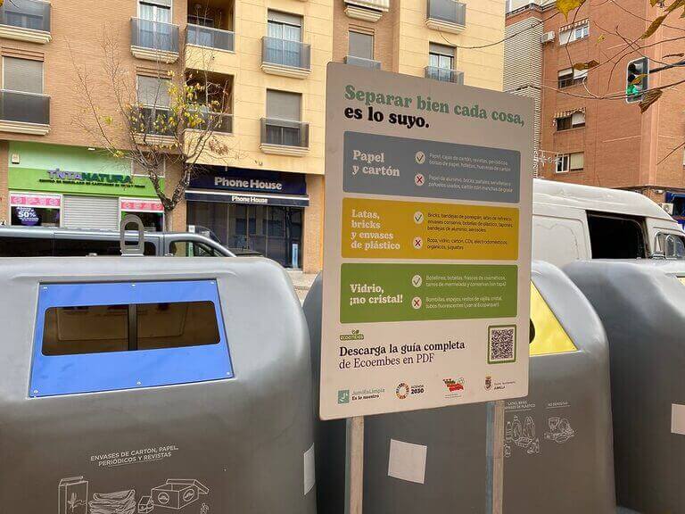El Ayuntamiento de Jumilla comienza con la renovación de la flota de contenedores de recogida selectiva y de residuos sólidos urbanos