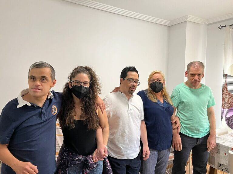 La asociación Ceom pone en marcha una vivienda para que personas con discapacidad intelectual con grandes necesidades de apoyo residan en comunidad