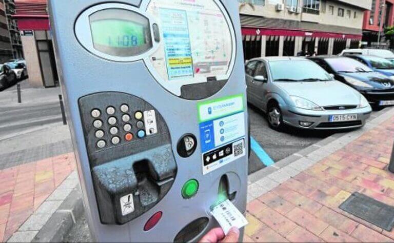 La nueva ordenanza del Servicio de Estacionamiento Regulado de Murcia establece áreas de influencia donde los residentes podrán aparcar en cualquiera de las calles que las conformen.
