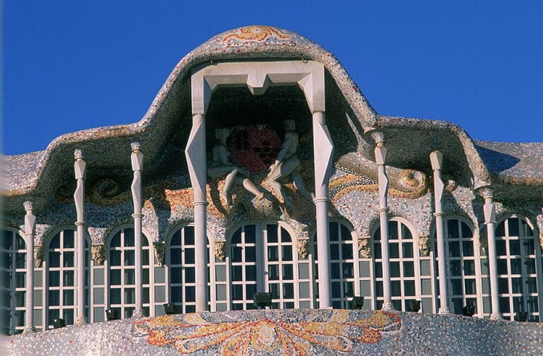 Cultura estudia proteger como BIC la Asamblea Regional, a petición de Huermur