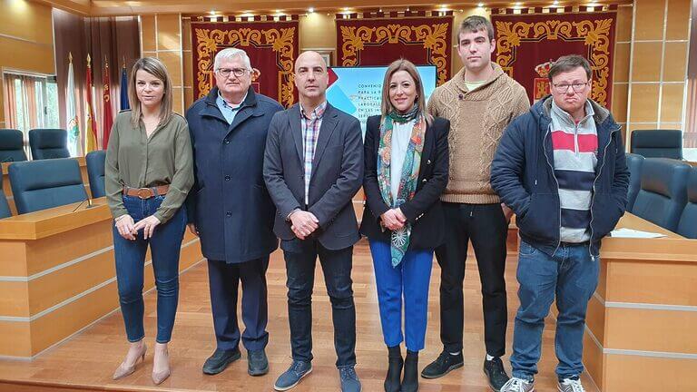 El Ayuntamiento de Molina de Segura y la asociación ASTRADE suscriben un convenio para la realización de prácticas profesionales no laborales en las instalaciones y servicios municipales