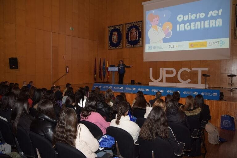 Quinientas jóvenes descubren en la UPCT referentes femeninos en Ingeniería