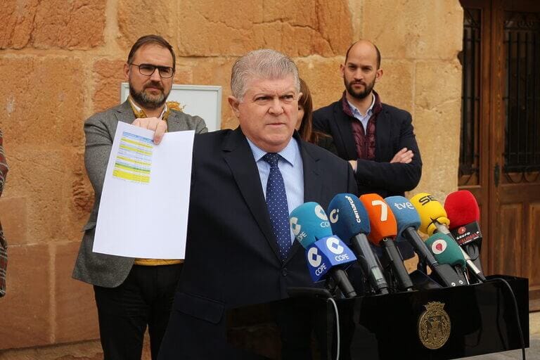 Pepe Vélez: “Mientras que López Miras regala dinero al 2% de la población que más tiene, perjudica a toda la ciudadanía con listas de espera interminables y una peor sanidad pública”