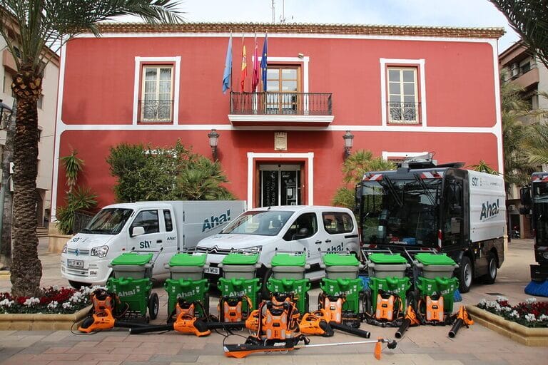 El servicio de limpieza y residuos de Alhama renueva parte de su flota de vehículos y maquinaria