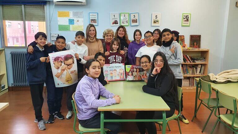 El Ayuntamiento de Molina de Segura conmemora el Día Internacional de la Mujer y la Niña en la Ciencia con el reparto de juegos educativos a todos los colegios de Educación Primaria