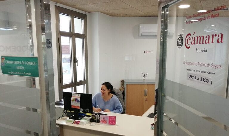 La oficina delegada de la Cámara de Comercio de Murcia instalada en el Ayuntamiento de Molina de Segura cumple su cuarto aniversario con una trayectoria ascendente