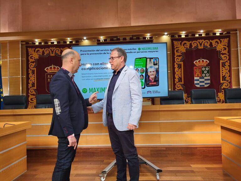 El Ayuntamiento de Molina de Segura pone en marcha el servicio de dispositivos móviles Maximiliana para la prevención de la soledad no deseada en personas mayores