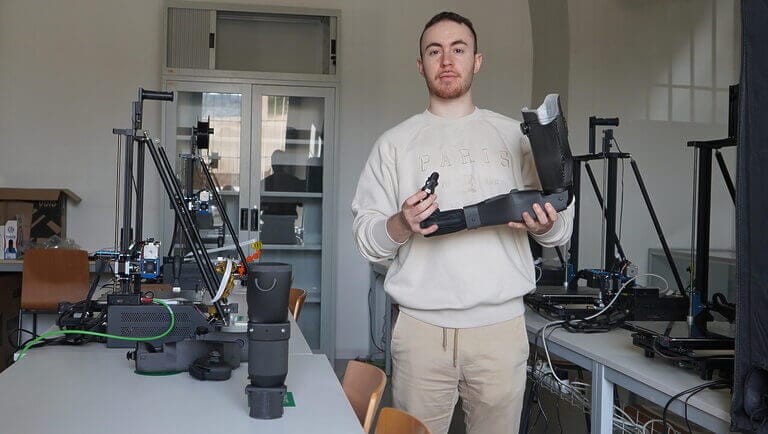 Crean una empresa de prótesis biónicas a partir del Trabajo Fin de Grado de un ingeniero por la UPCT