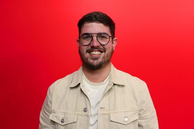 Miguel Ortega denuncia que el Gobierno de López Miras castiga a las familias de la Región al no convocar las becas al transporte desde 2021