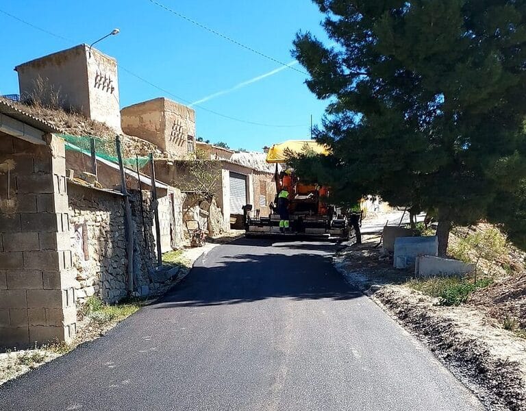 Finalizan las obras de asfaltado del camino de acceso a las cuevas de La Raja en Jumilla
