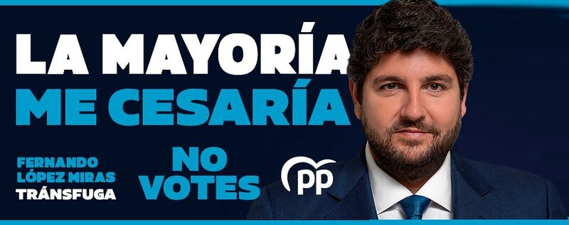 Murcia amanece empapelada de carteles criticando la gestión de López Miras Murcia amanece empapelada de carteles criticando la gestión de López Miras