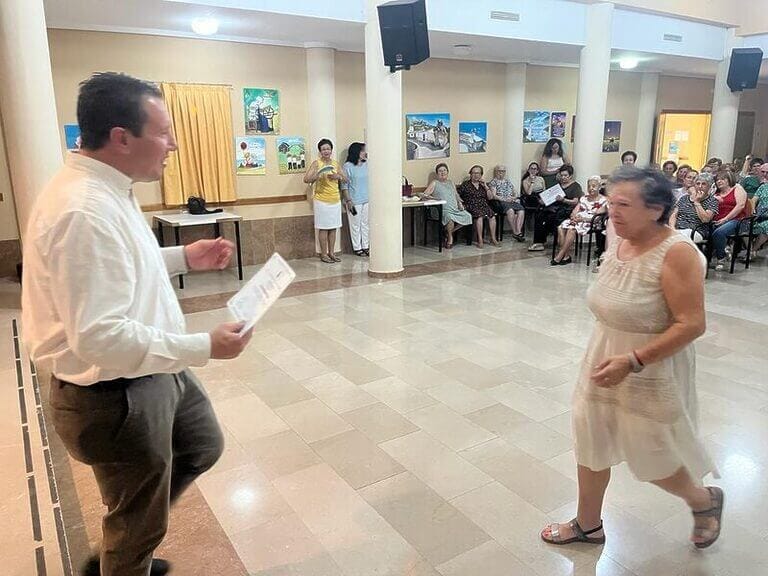 Entrega de diplomas de las actividades del hogar del pensionista en Mula
