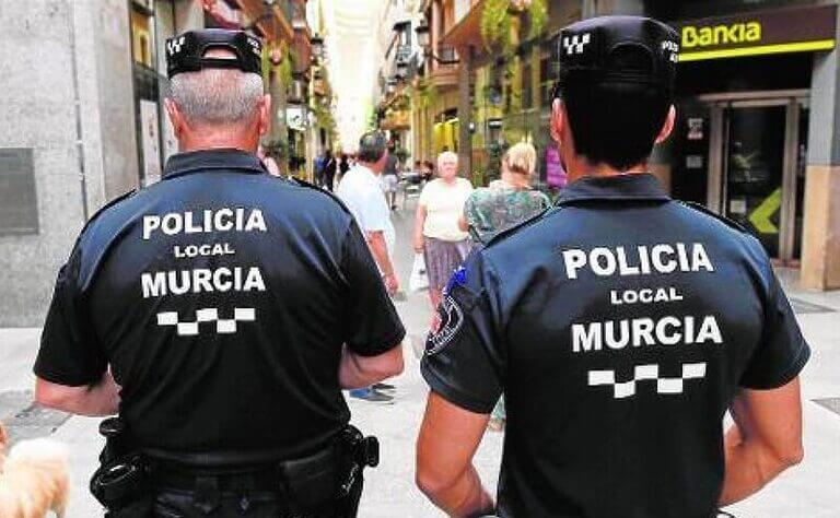 El Ayuntamiento de Murcia invierte más de 1,2 millones de euros en renovar el vestuario de los policías locales