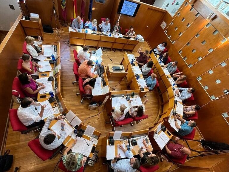 El PP se queda en evidencia al retirar las dos propuestas económicas que venían anunciando desde hace días, con una metedura de pata sin precedentes, reconocen la excelente situación financiera del Ayuntamiento