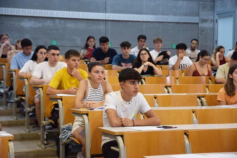 Los alumnos de la Región de Murcia se enfrentan los días 3, 4 y 5 de julio a la convocatoria extraordinaria de la EBAU que marca el futuro de muchos jóvenes 
