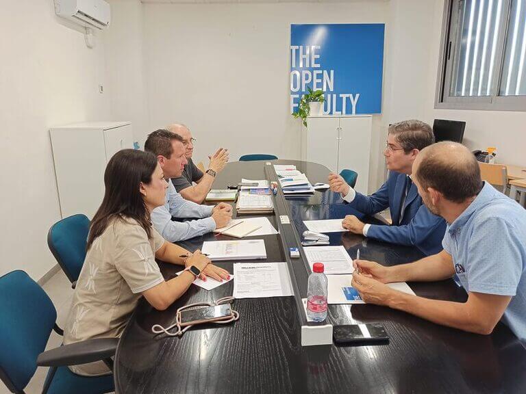 El alcalde de Mula se reúne con profesionales de The Open Faculty para fortalecer el turismo