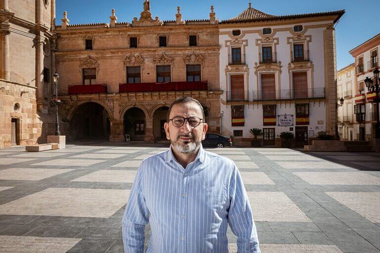 Fulgencio Gil, no solo incumple una de sus mayores promesas electorales, sino que pone también en riesgo la seguridad de los lorquinos y lorquinas, desmantelando los servicios mínimos de la Policía Local