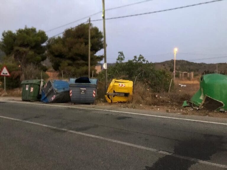 Carmina Fernández: "El gobierno regional debe arreglar con urgencia la señalización y el estado de la RM-E21, que une Canteras con El Portús"