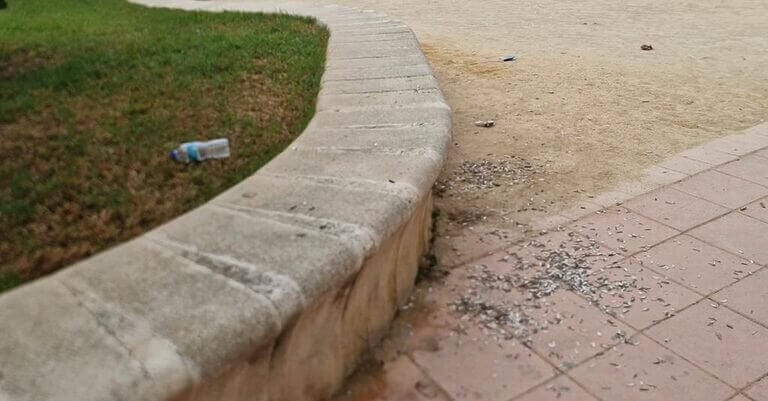 Fulgencio Gil abandona a los vecinos del barrio de San Cristóbal cerrando el cuartel de la Policía Local y dejando que sus calles y plazas estén sucias y olvidadas