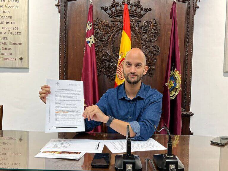 La "histórica" bajada de impuestos de Fulgencio Gil se queda en un “ridículo” ahorro de 49 céntimos al mes a cada lorquino y una "irrisoria" rebaja del 2 por ciento del IBI