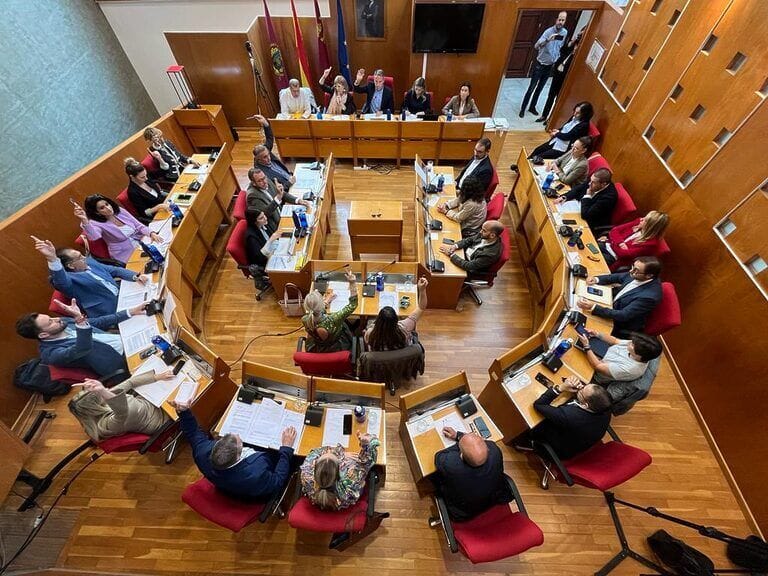 Diego J. Mateos: “Se acabó el teatrillo, Fulgencio Gil se ha terminado arrodillando ante Vox para sacar adelante su gran mentira de no hacer la bajada de impuestos que prometió”