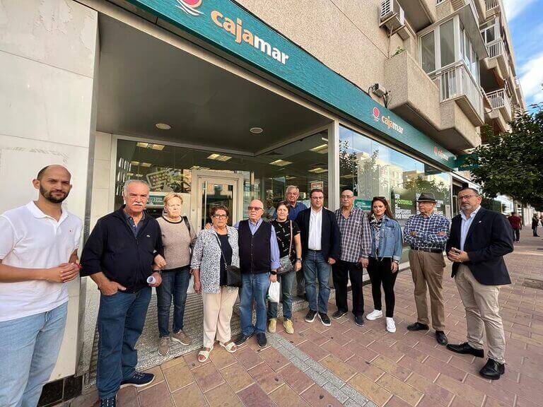 El PSOE de Lorca denuncia que los vecinos de La Viña, San Antonio y Alfonso X se quedarán sin oficina bancaria antes de que acabe el año