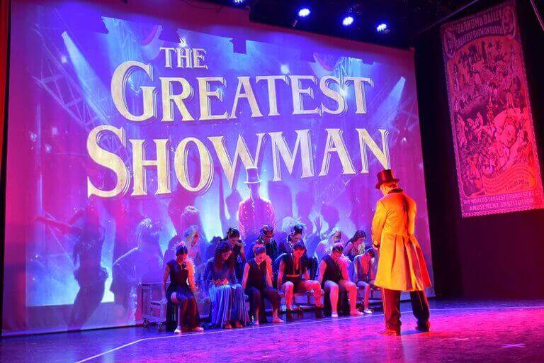 El musical “El Gran Showman” agota localidades tres días consecutivos en su estreno en el Auditorio Municipal de Calasparra