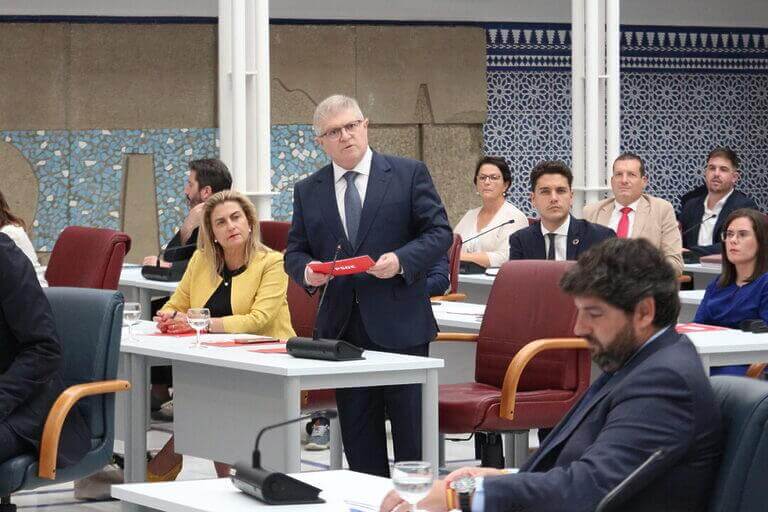 Pepe Vélez exige a López Miras que haga sus deberes, asuma su responsabilidad y reconozca que el inicio de curso escolar ha sido caótico y vergonzoso