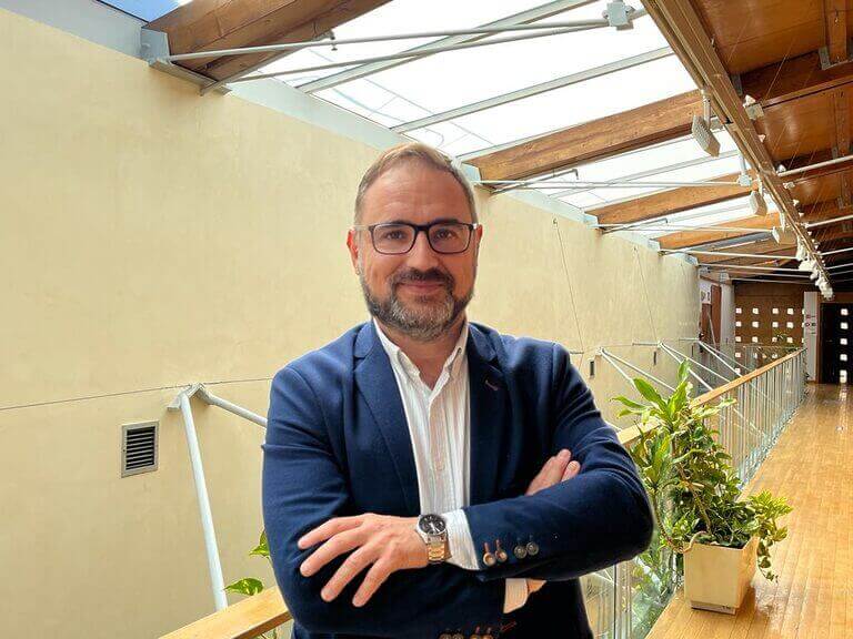 El alcalde Fulgencio Gil propone la subida de un cuatro por ciento del recibo del agua después de basar su campaña electoral en una falsa promesa de bajar los impuestos