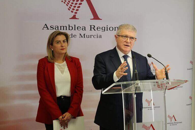 Pepe Vélez: “López Miras y Antelo ponen el Gobierno regional al servicio de Feijóo y Abascal”