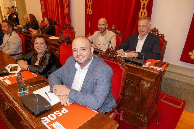 El PSOE de Cartagena rechaza las ordenanzas fiscales que reflejan las políticas de la ultraderecha, beneficiando a quienes más tienen frente a quienes más apoyo necesitan