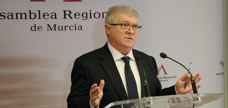 Vélez pide al Gobierno de López Miras reforzar las inspecciones y garantizar el cumplimiento de la normativa sobre seguridad en los edificios de la Región