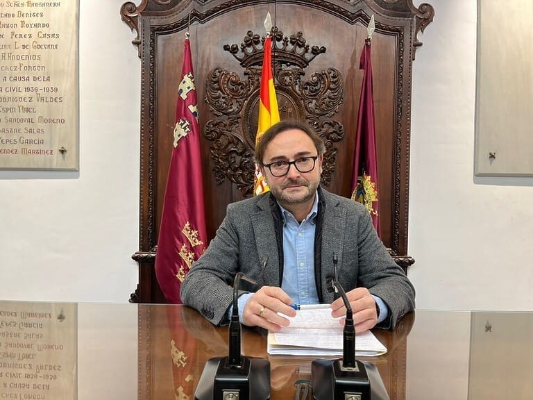 Fulgencio Gil condena a los lorquinos a sufrir una ciudad sucia al no incrementar ni el personal ni hacer mejoras en los medios materiales de LIMUSA